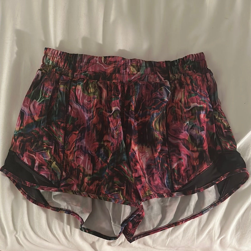 Lululemon “hotty hot” shorts, 4”